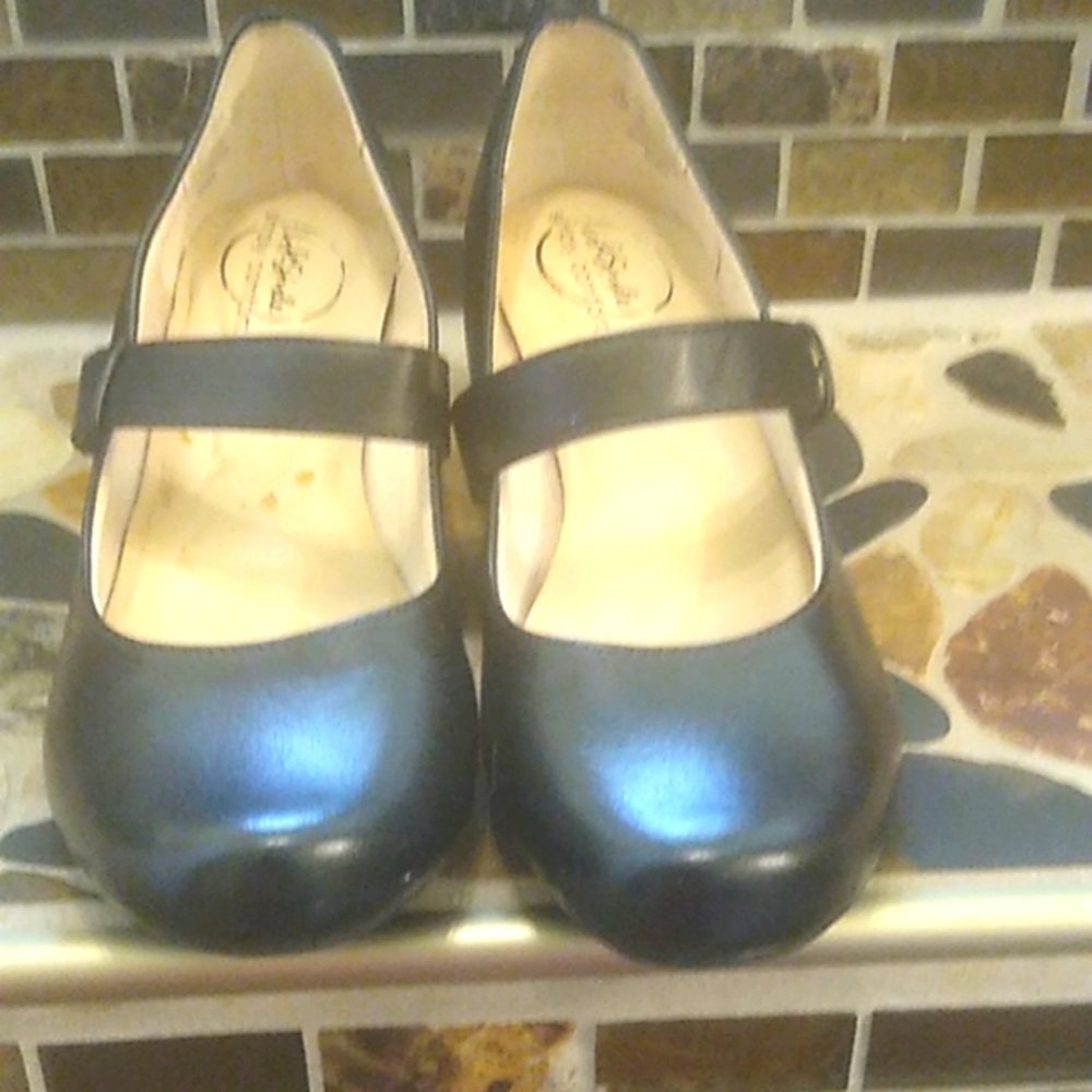 Life Stride Mary Janes Size 7